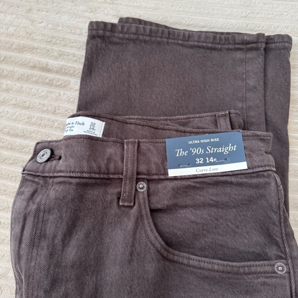 NWT Abercrombie Curve Love Ultra High Rise 90s Straight Jeans in Dark Brown - Picture 2 of 4